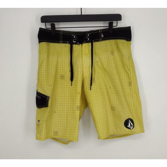 Volcom Bumble Bee Honeycomb Geometric Yellow Surf Skate Board Shorts Mens 32 - Picture 1 of 8